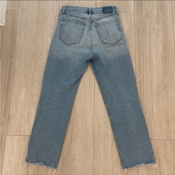 A&F Ultra High Rise Ankle Straight Jeans - Picture 6 of 10